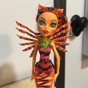Monster High Great Scarrier Reef Glowsome Ghoulfish - Toralei Doll